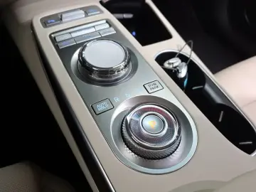 2022 Genesis GV70 с пробегом 40 376 км