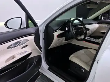 2022 Genesis GV70 с пробегом 40 376 км