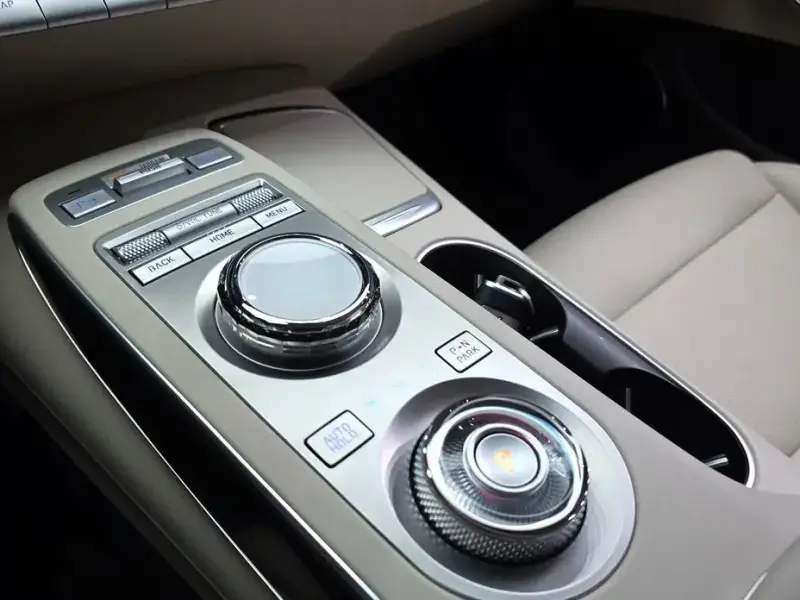 2022 Genesis GV70 с пробегом 11 890 км