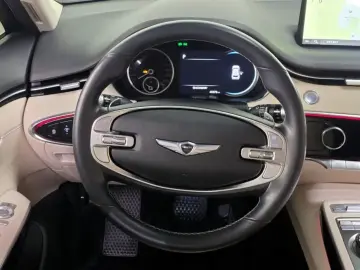 2022 Genesis GV70 с пробегом 40 376 км