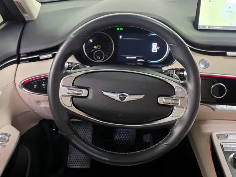 2022 Genesis GV70 с пробегом 40 376 км