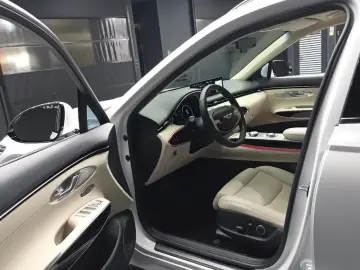 2022 Genesis GV70 с пробегом 11 890 км