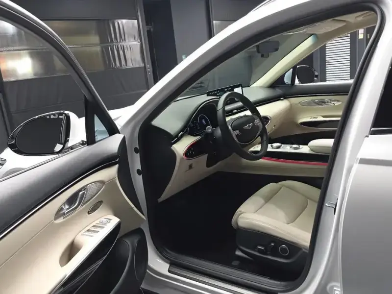 2022 Genesis GV70 с пробегом 11 890 км