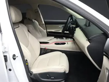 2022 Genesis GV70 с пробегом 11 890 км