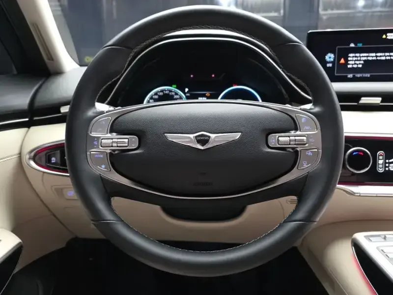 2022 Genesis GV70 с пробегом 11 890 км