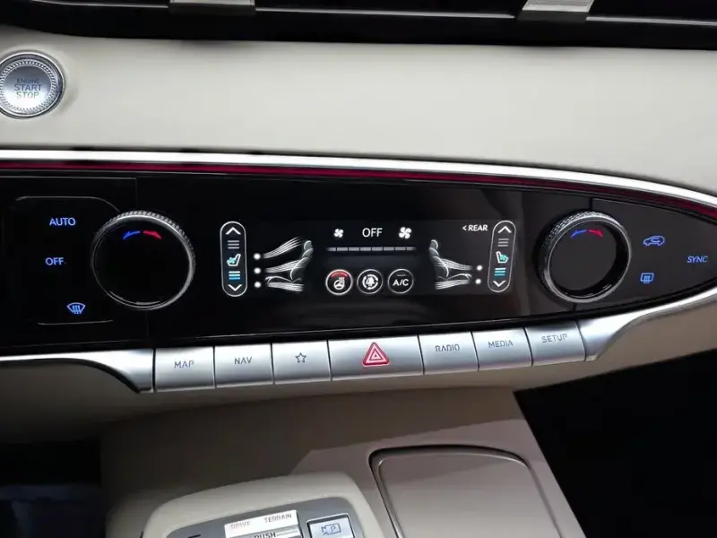 2022 Genesis GV70 с пробегом 11 890 км