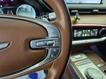 2021 Genesis GV70 с пробегом 83 466 км