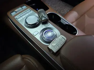 2022 Genesis GV70 с пробегом 44 879 км