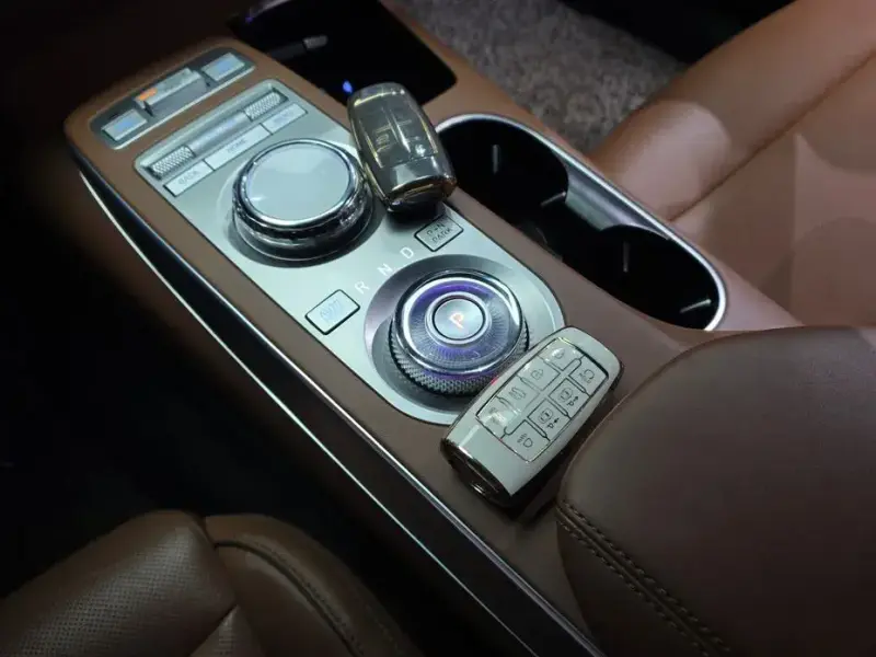 2022 Genesis GV70 с пробегом 44 879 км