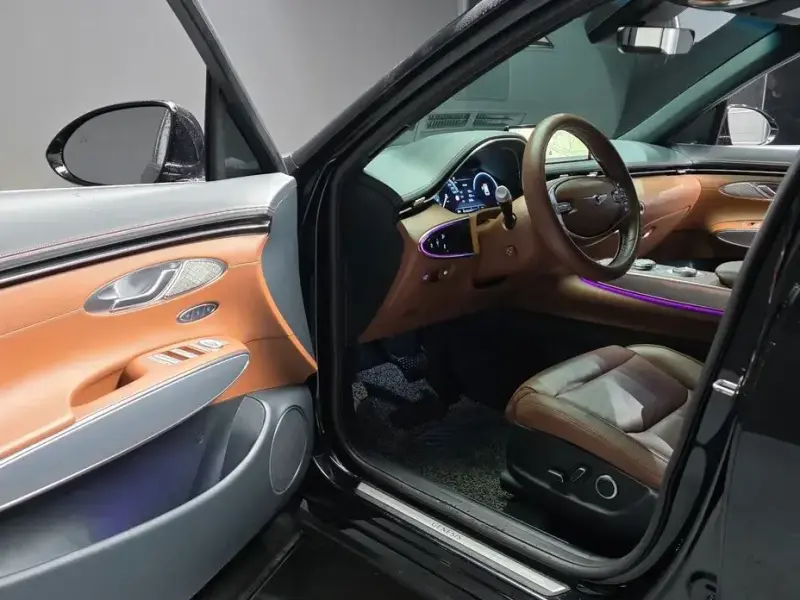 2022 Genesis GV70 с пробегом 44 879 км