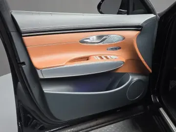 2022 Genesis GV70 с пробегом 44 879 км