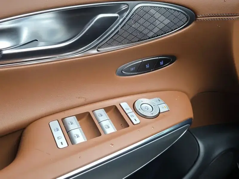 2022 Genesis GV70 с пробегом 44 879 км