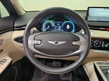 2021 Genesis GV70 с пробегом 51 000 км