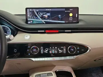 2021 Genesis GV70 с пробегом 51 000 км