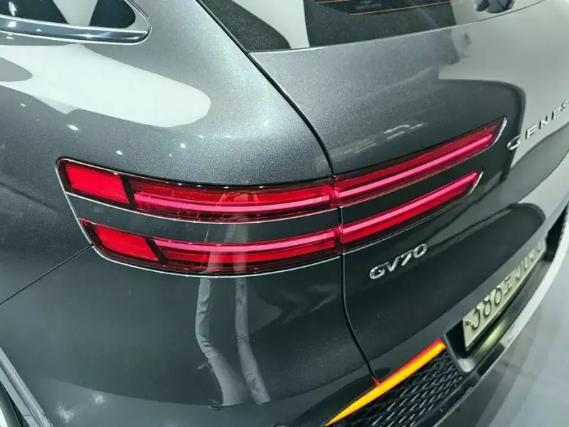 2021 Genesis GV70 с пробегом 51 000 км