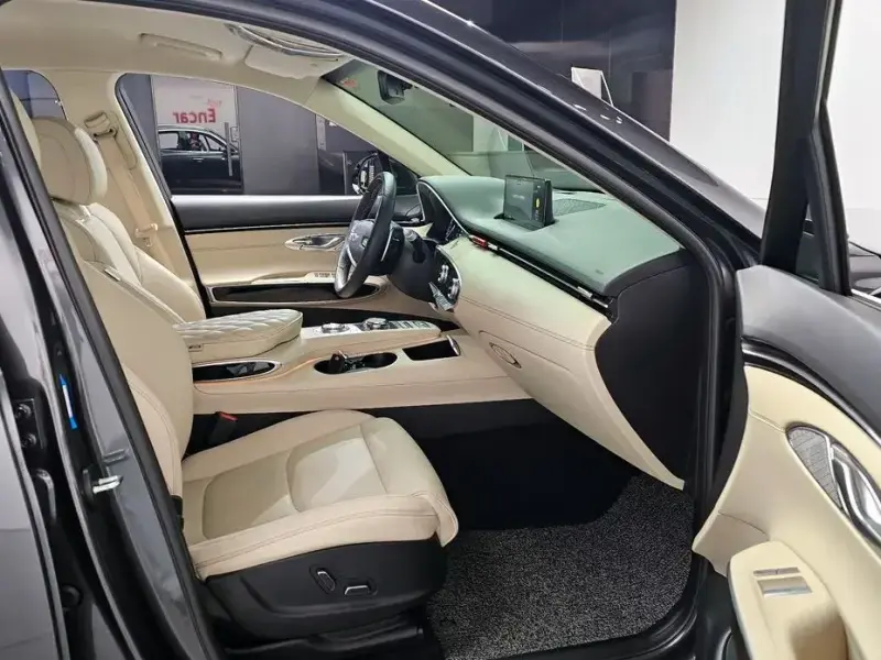 2021 Genesis GV70 с пробегом 51 000 км