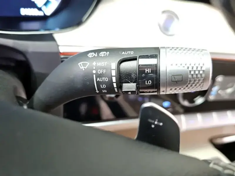2021 Genesis GV70 с пробегом 51 000 км