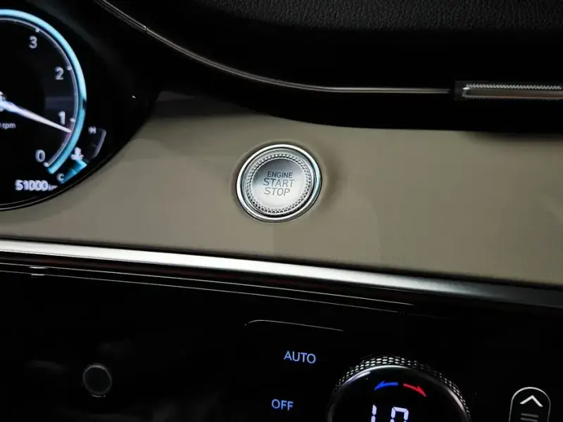 2021 Genesis GV70 с пробегом 51 000 км