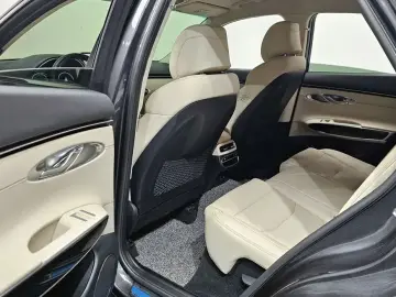2021 Genesis GV70 с пробегом 51 000 км