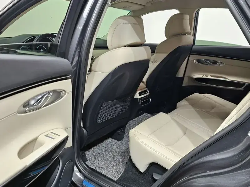 2021 Genesis GV70 с пробегом 51 000 км