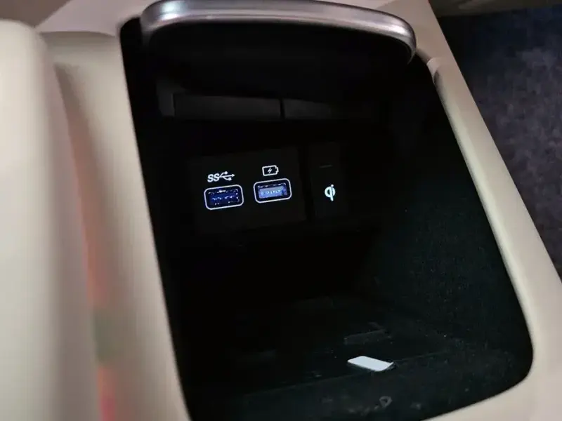 2021 Genesis GV70 с пробегом 51 000 км