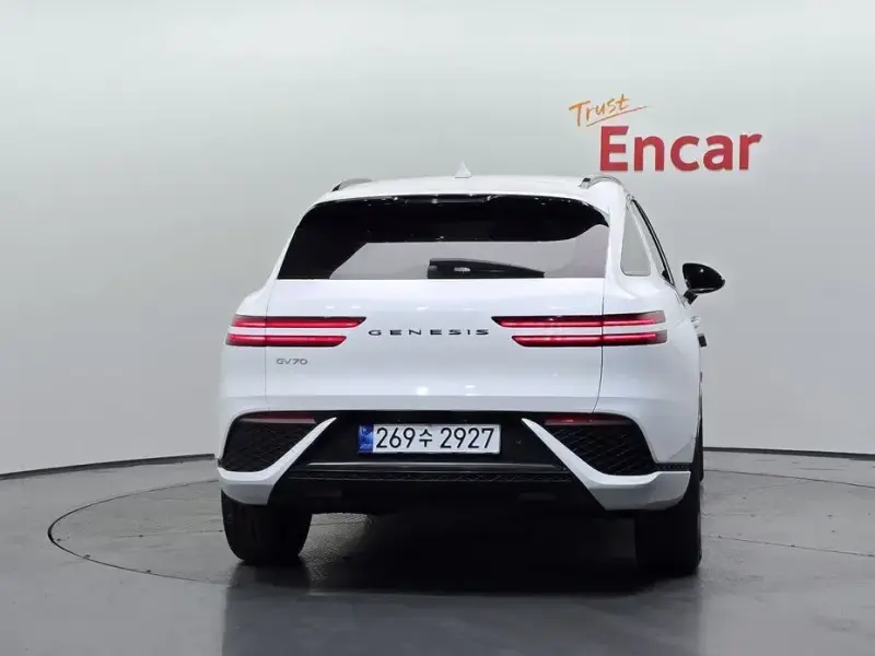 2021 Genesis GV70 с пробегом 67 273 км