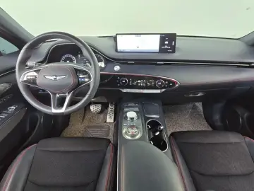 2021 Genesis GV70 с пробегом 67 273 км