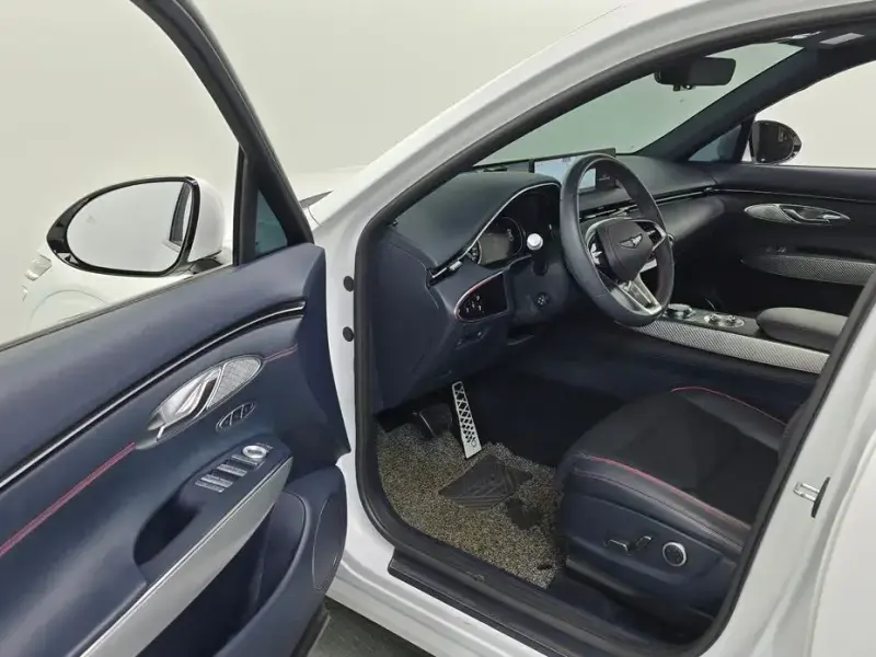 2021 Genesis GV70 с пробегом 67 273 км