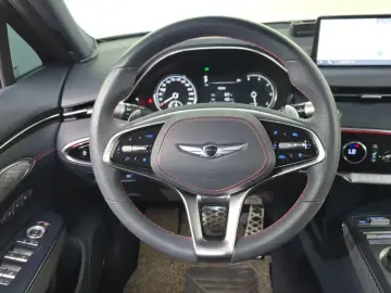 2021 Genesis GV70 с пробегом 67 273 км