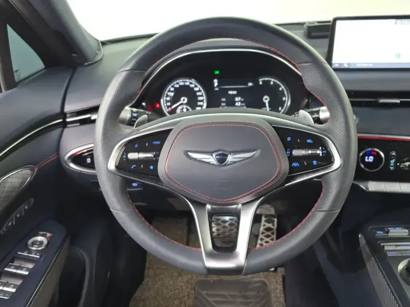 2021 Genesis GV70 с пробегом 67 273 км