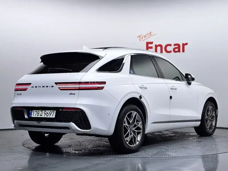 2021 Genesis GV70 с пробегом 64 494 км
