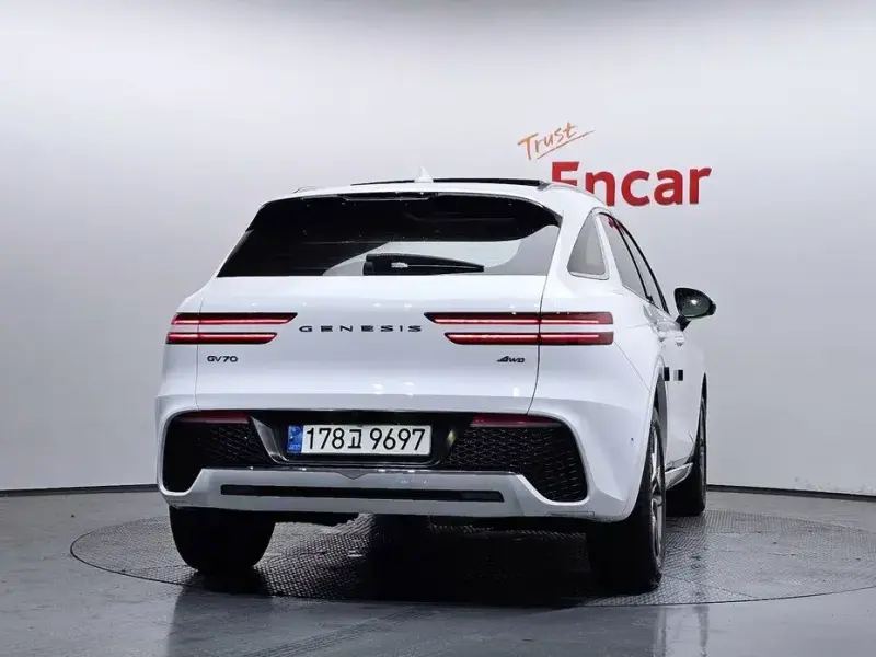2021 Genesis GV70 с пробегом 64 494 км
