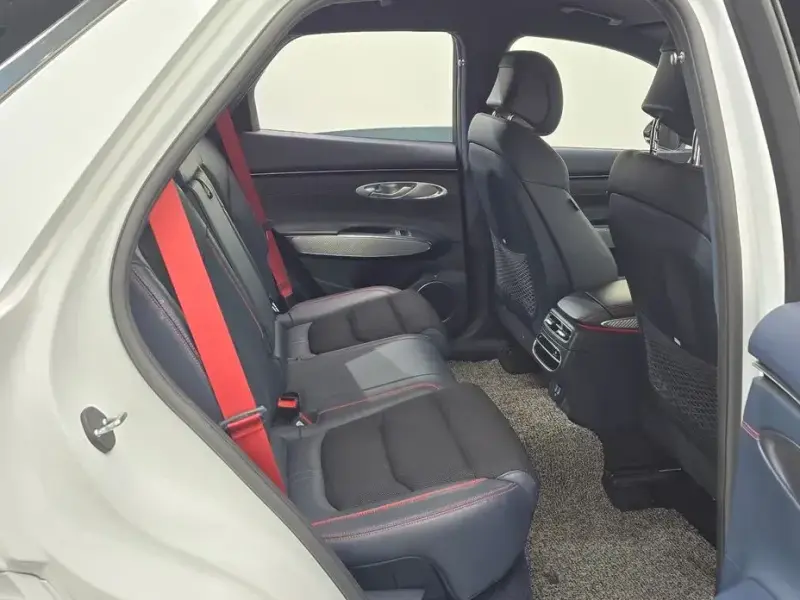 2021 Genesis GV70 с пробегом 67 273 км