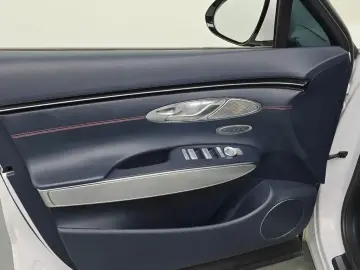 2021 Genesis GV70 с пробегом 67 273 км