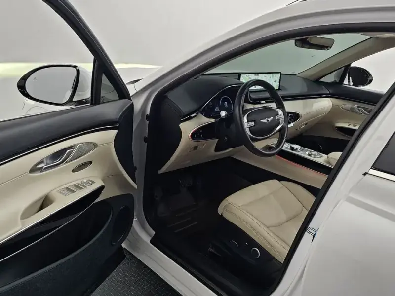 2021 Genesis GV70 с пробегом 64 494 км