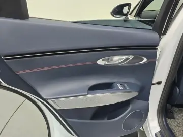 2021 Genesis GV70 с пробегом 67 273 км