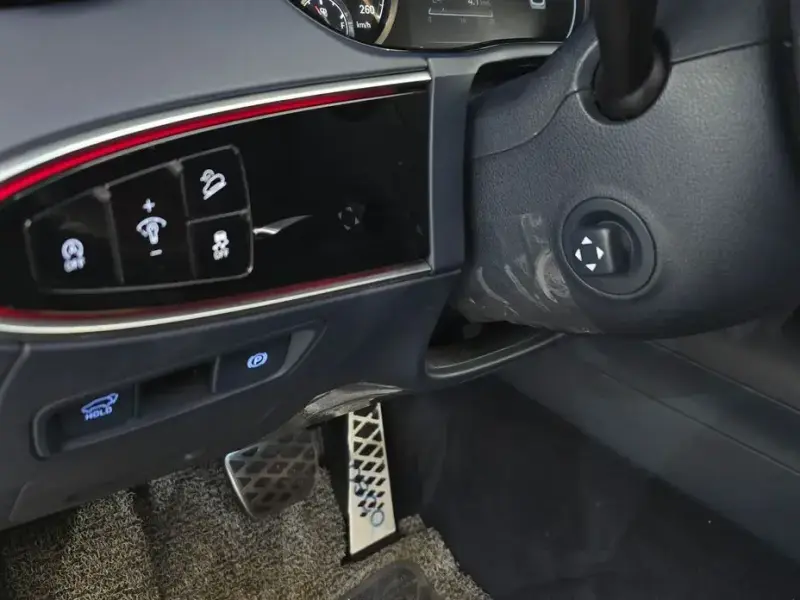 2021 Genesis GV70 с пробегом 67 273 км