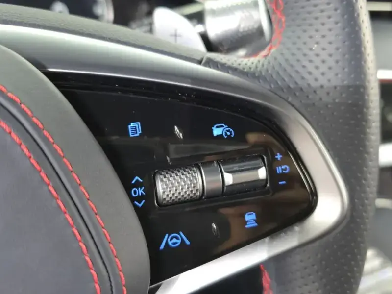 2021 Genesis GV70 с пробегом 67 273 км