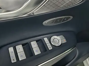 2021 Genesis GV70 с пробегом 67 273 км