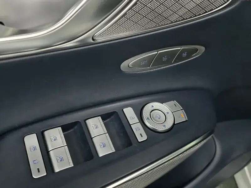 2021 Genesis GV70 с пробегом 67 273 км