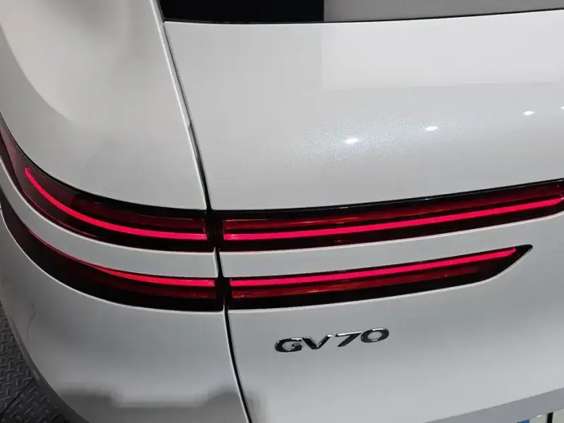 2021 Genesis GV70 с пробегом 64 494 км