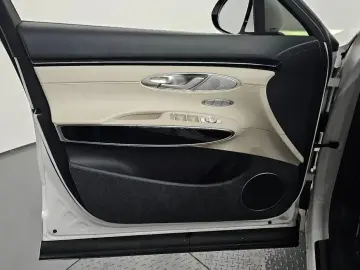 2021 Genesis GV70 с пробегом 64 494 км