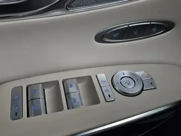 2021 Genesis GV70 с пробегом 64 494 км