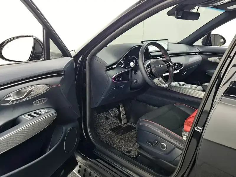 2021 Genesis GV70 с пробегом 47 768 км