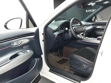 2022 Genesis GV70 с пробегом 95 085 км