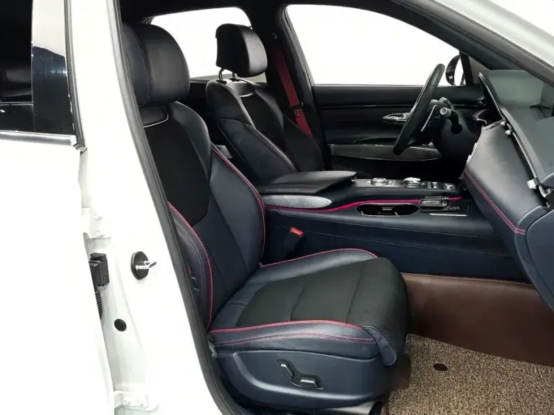 2022 Genesis GV70 с пробегом 95 085 км