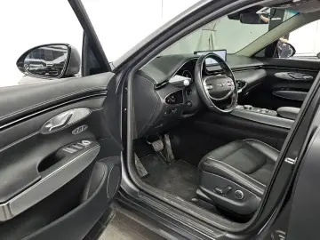 2021 Genesis GV70 с пробегом 56 631 км