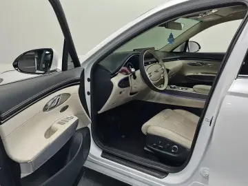 2021 Genesis GV70 с пробегом 75 538 км
