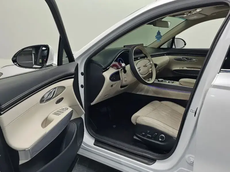 2021 Genesis GV70 с пробегом 75 538 км