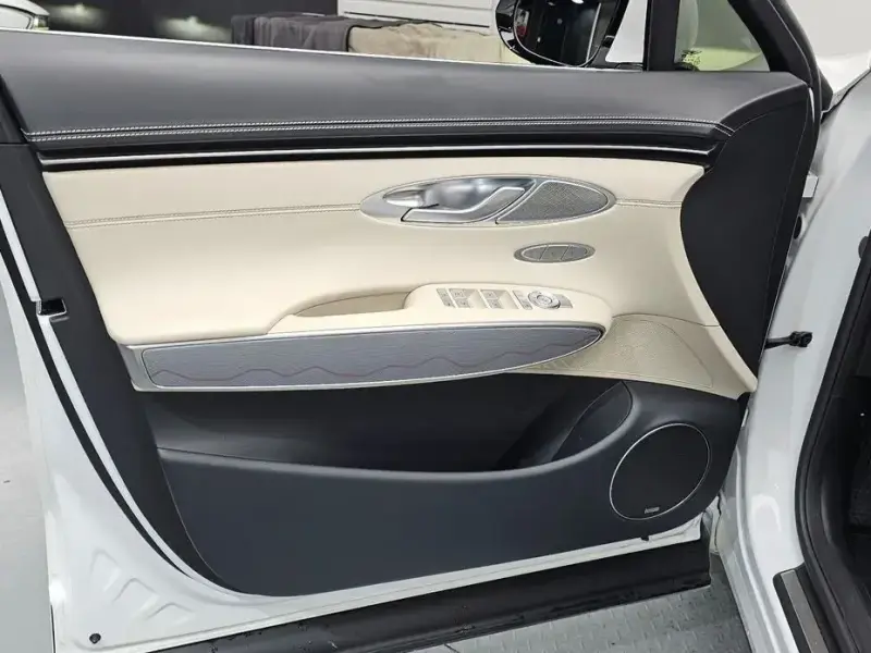 2021 Genesis GV70 с пробегом 75 538 км